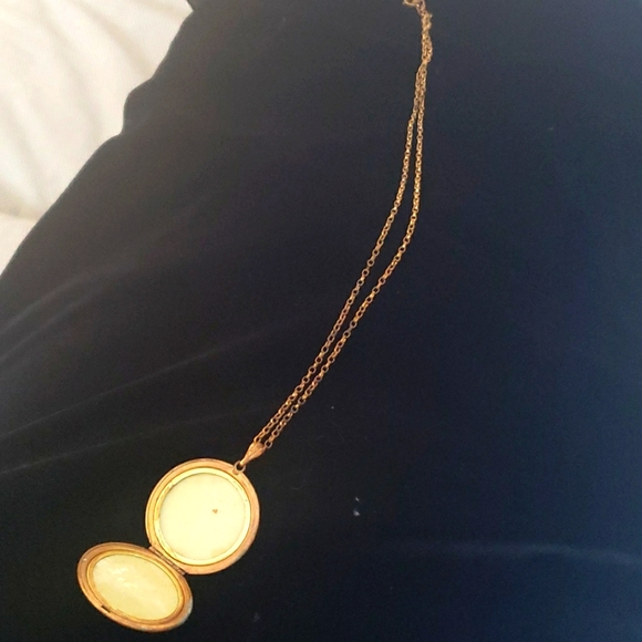 Jewelry | Vtg Locket Gold And Black | Poshmark